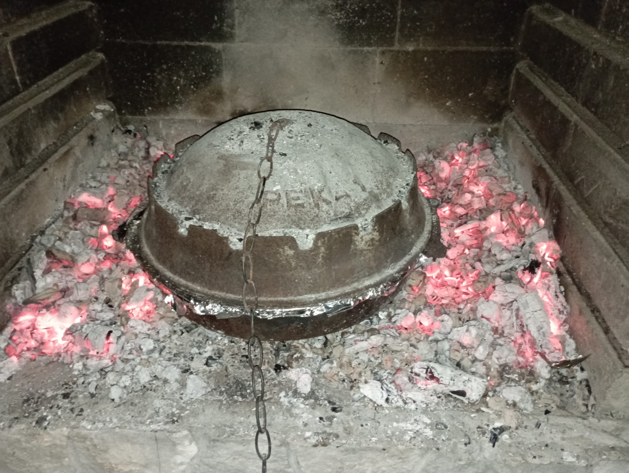 Janjetina ispod peke: obred vatre, žara i strpljenja