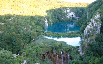 Plitvička jezera: hrvatska simfonija vode, sedre i boja