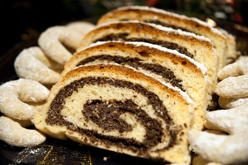 Walnut and poppyseed roll: the holiday queens of rolled dough